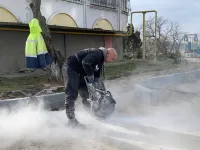 Новости » Общество: В районе Верхнего Солнечного в Керчи продолжается благоустройство придомовых территорий