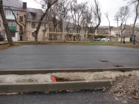 Новости » Общество: Футбольная площадка у дома по Казакова, 46 в Керчи ждет ограждения и ворот