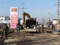 Новости » Коммуналка: На Полевой в Керчи сегодня порвало старый водовод