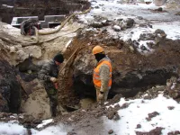 Новости » Общество: Работы по строительству разводящих сетей на Полевой-Мирошника в Керчи в морозы не прекращаются