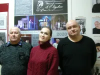 Новости » Культура: Керченский драматический театр ставит спектакли, которые у зрителей вызывают восторг