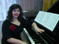 Новости » Культура: В Школе искусств им. Р. Сердюка в Керчи с сольным концертом выступила именитая пианистка из Феодосии