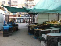 Новости » Общество: На рынке Сморжевского в Керчи восстановили прежнюю "крышу"