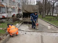 Новости » Общество: На дороге-дублере по Генерала Петрова в Керчи восстанавливают бордюры