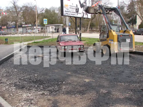 Парковку у магазина "Белочка" в Керчи готовят к асфальтированию
