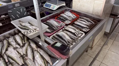 В рыбном корпусе на центральном рынке в Керчи сегодня было так