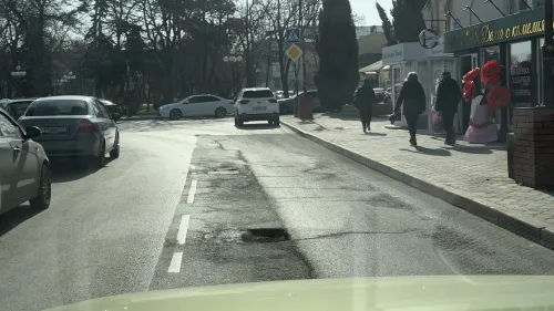 Ямы на дорогах Керчи: где стало лучше, а где хуже