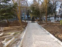 Новости » Общество: Работы по благоустройству территории у Школы искусств в Керчи продолжаются