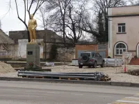 Новости » Общество: В Керчи завершилась обрезка деревьев в районе остановки "Фабрика-Кухня"