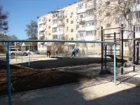 На придомовой территории по Казакова, 51 в Керчи тротуары готовы к асфальтировке