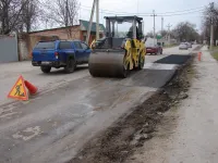 На Кокорина в Керчи ремонтируют участок дороги