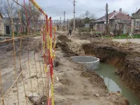 На улице Бодни в Керчи продолжается реконструкция водовода