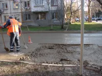 Новости » Коммуналка: На улице 1-ой Пятилетки в Керчи водоканал ликвидировал порыв водовода