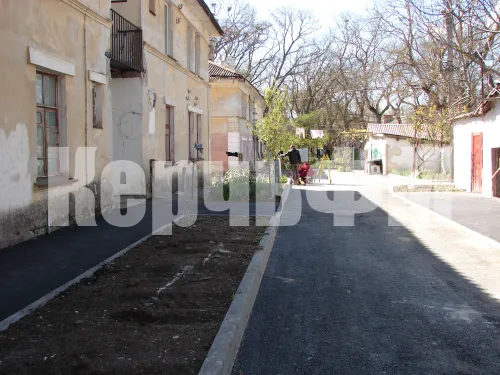Благоустройство дворов по Войкова, 20 и 22 в Керчи выходит на финишную прямую