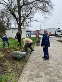 Новости » Общество: В минувшие выходные сотрудники керченского РЭС провели субботник