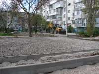 Новости » Общество: В районе Буденного, 21 в Керчи продолжается благоустройство большого двора