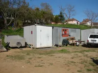 Новости » Общество: На зоне отдыха Сморжевского в Керчи появились вагончики строителей