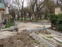 В Керчи продолжается благоустройство придомовых территорий квартала по Розы Люксембург 8,10 , Спартака, 4,6