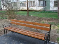 Новости » Общество: На аллее улицы Сморжевского в Керчи установили первые лавочки