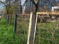 Новости » Общество: Забор у детского сада №6 в Керчи нуждается в капитальном ремонте