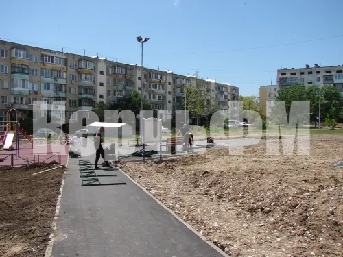 На территории района дома Буденного, 19 в Керчи благоустройство выходит на финишную прямую