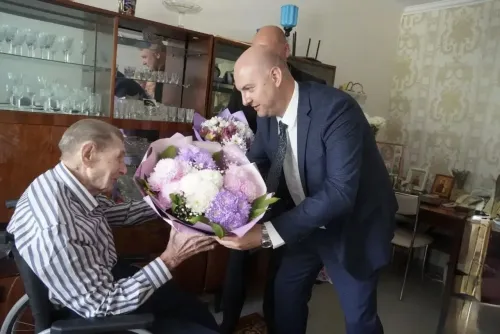 Сегодня керченскому ветерану ВОВ Владимиру Лысенко исполнился 101 год