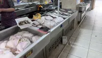 Новости » Общество: В рыбном корпусе на центральном рынке в Керчи сегодня было так