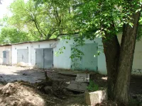 Новости » Общество: Во дворе МКД по Суворова, 10 в Керчи работы по благоустройству основательно замерли