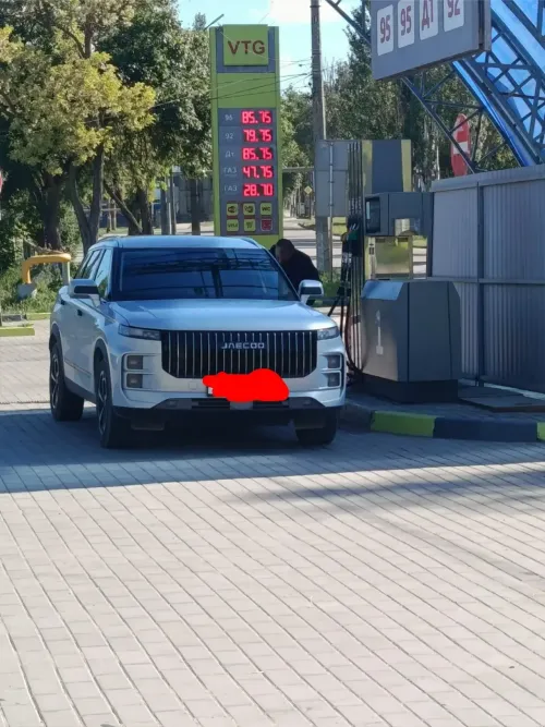В Керчи на некоторых АЗС появилось топливо