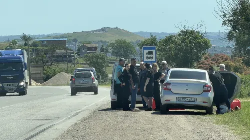 Работает полиция: на выезде из Керчи занялись торгашами топливом
