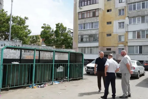 Для уборки в Керчи в дополнительные ночные смены выведут мусоровозы