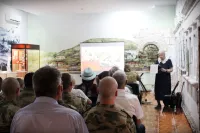 Новости » Культура: Выставку "Огнеликий сорок первый" открыли в Керчи - фото