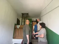 В Керчи сильный ливень затопил несколько квартир после ремонта кровли