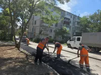 Новости » Общество: В Керчи взялись за установку новых светофоров