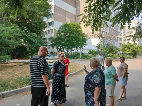 Жители района завода Войкова рассказали главе администрации Керчи о проблемах