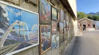 Новости » Культура: В Керчи разрослась народная картинная галерея