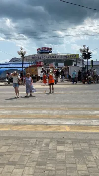 Новости » Общество: Фотофакт: у Центрального рынка работает регулировщик