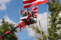 В Керчи приступили к замене флагов