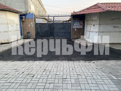 В районе Центрального рынка в Керчи появился асфальт