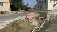 Новости » Коммуналка: На Шевякова несколько дней не могут устранить порыв водовода