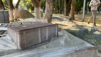 В Комсомольском парке обустраивают новый тротуар