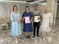 В Керченском ЗАГСе выдали "юбилейные" свидетельства