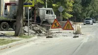 Новости » Коммуналка: Водоканал Керчи продолжает оставлять ямы на дороге