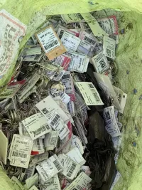 В Керчи мужчина ограбил салон оптики и ювелирный магазин
