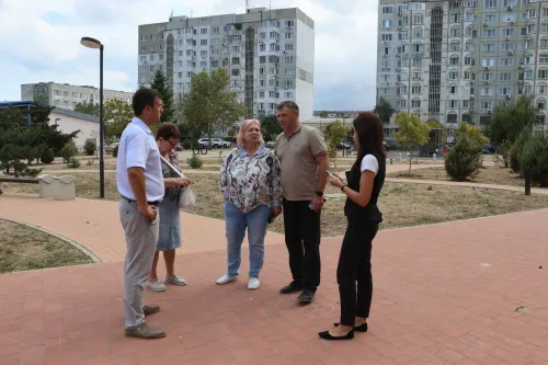Власти Керчи проинспектировали Таврический сквер