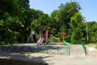 Во дворе по ул. Энгельса, 11 завершается благоустройство