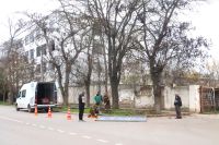 Новости » Общество: В Керчи продолжается плановый демонтаж рекламных конструкций, размещенных с нарушением законодательства