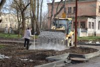 На улице Энгельса приступили к обустройству тротуаров